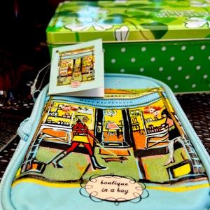 Bare Escentials case plus 2 brushes NWT